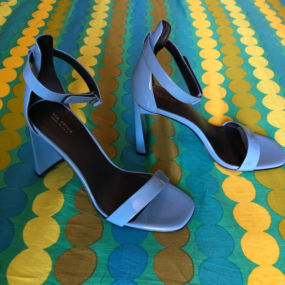 NEW Via Spiga Powder Blue Patent Sandals